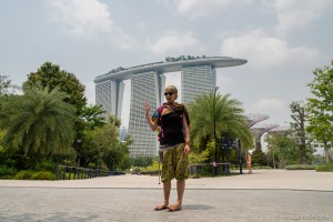 Posieren kann sie auch, die Kleene. Aber das Marina Bay Sands ist nun mal auch leider verdammt fotogen. Wenn auch nicht viel mehr.