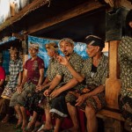 Auch schick, aber anders. Warum sehen die Balinesischen Kerle in Sarongs nicht lächerlich aus? Westler aber schon. Ein ewiges Rätsel.